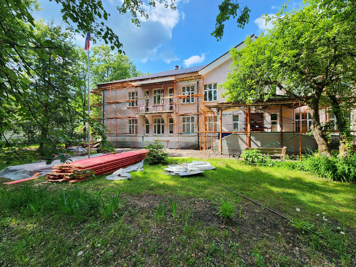 чехов, улица пионерская 2, взрослая поликлиника, текущий ремонт, замена кровли, ремонт крыши, профнастил, гидроизоляция, теплоизоляция, фасадные работы, инженерные сети, благоустройство территории,