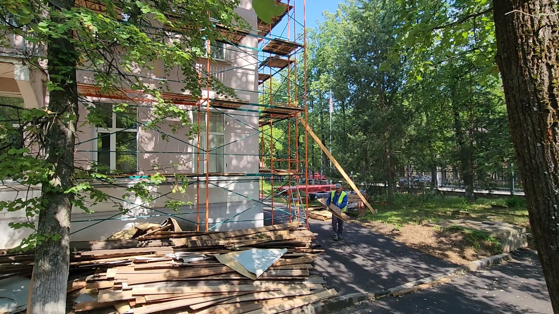 чехов, улица пионерская 2, взрослая поликлиника, текущий ремонт, замена кровли, ремонт крыши, профнастил, гидроизоляция, теплоизоляция, фасадные работы, инженерные сети, благоустройство территории,