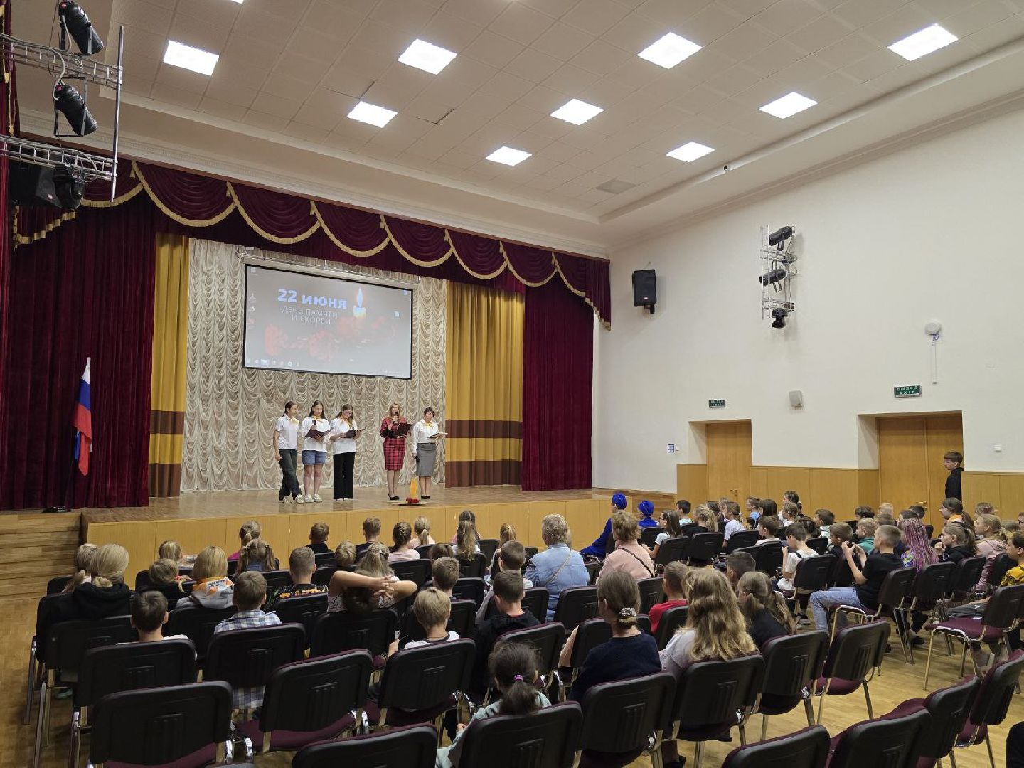 можайск, можайский муниципальный округ, подмосковье, день памяти и скорби, свеча памяти, школьный лагерь,