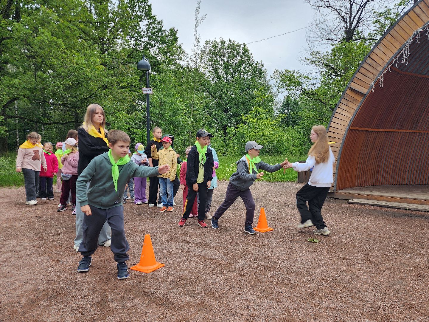 фрязино, летний детский лагерь, лесопарк, спортивная эстафета, дети в лагере,