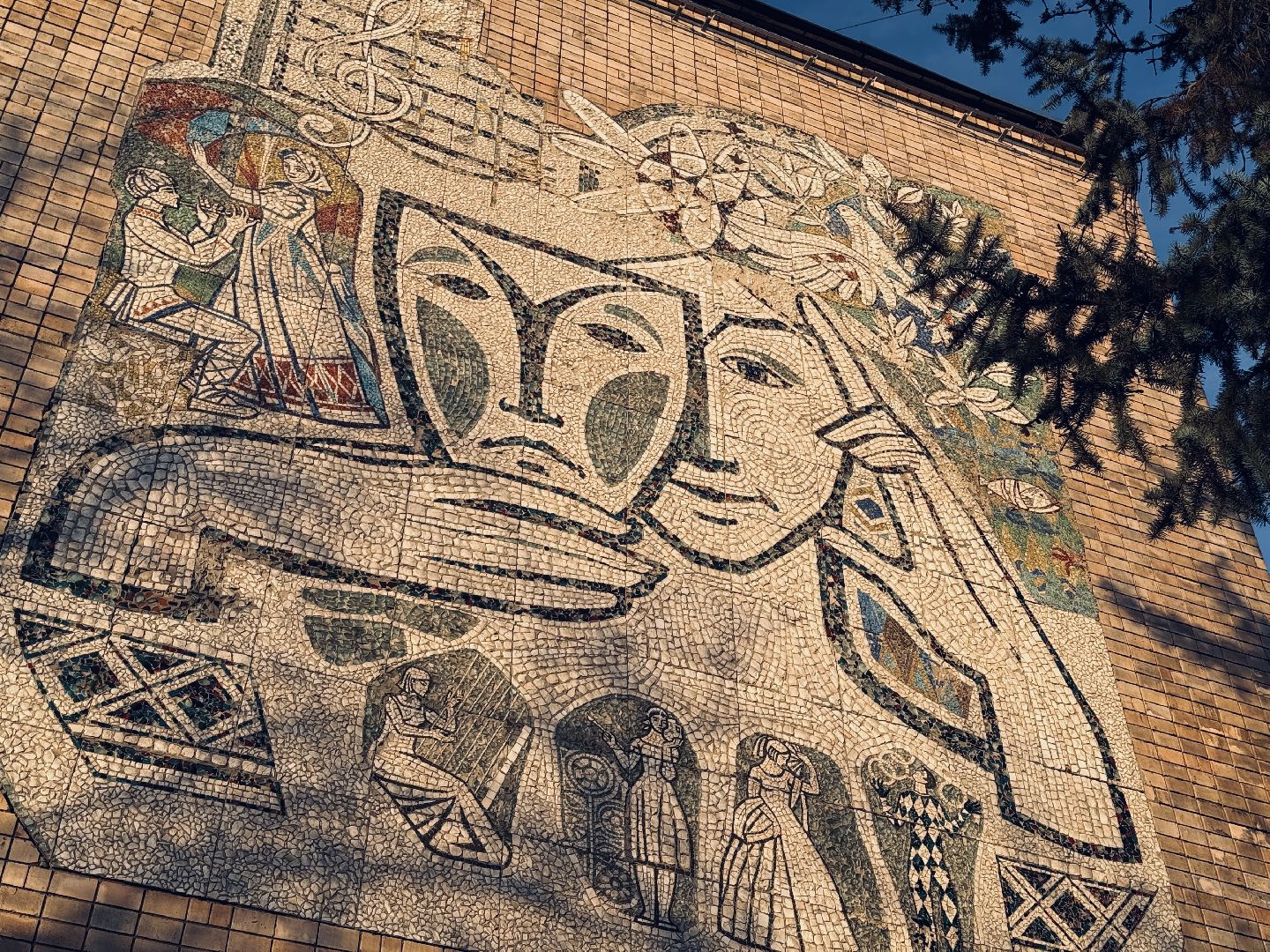 раменское, экскурсия, советский модернизм, архитектура, скульптура, советская мозаика,