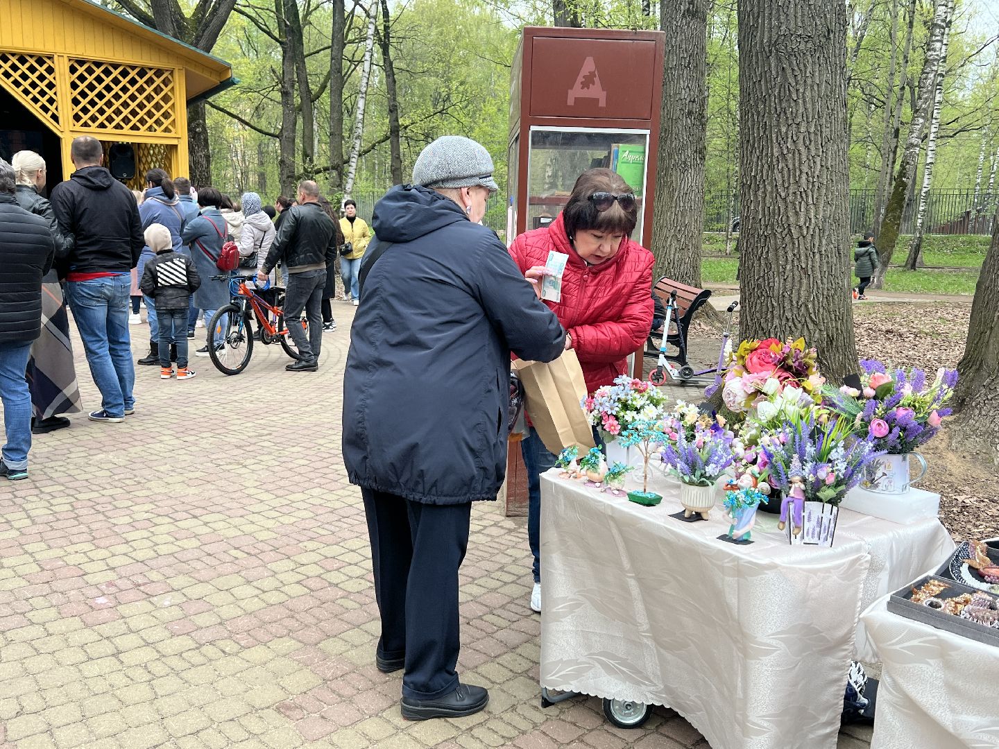 Химки, парк Дубки, ярмарка мастеров, начало летнего сезона