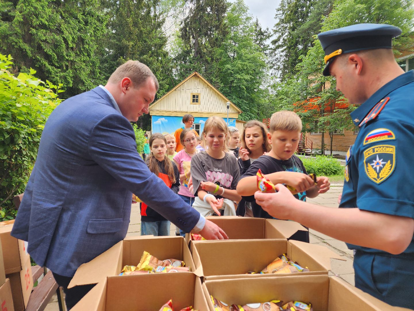 чехов, детский лагерь звездочка, день безопасности, правила поведения на воде, пожарная безопасность, мчс, гимс,   вдпо,  чеховспас, профилактика, брошюры и памятки, урок безопасности, викторины, интерактив, демонстрация пожарной техники, оборудование и снаряжение, мороженое,
