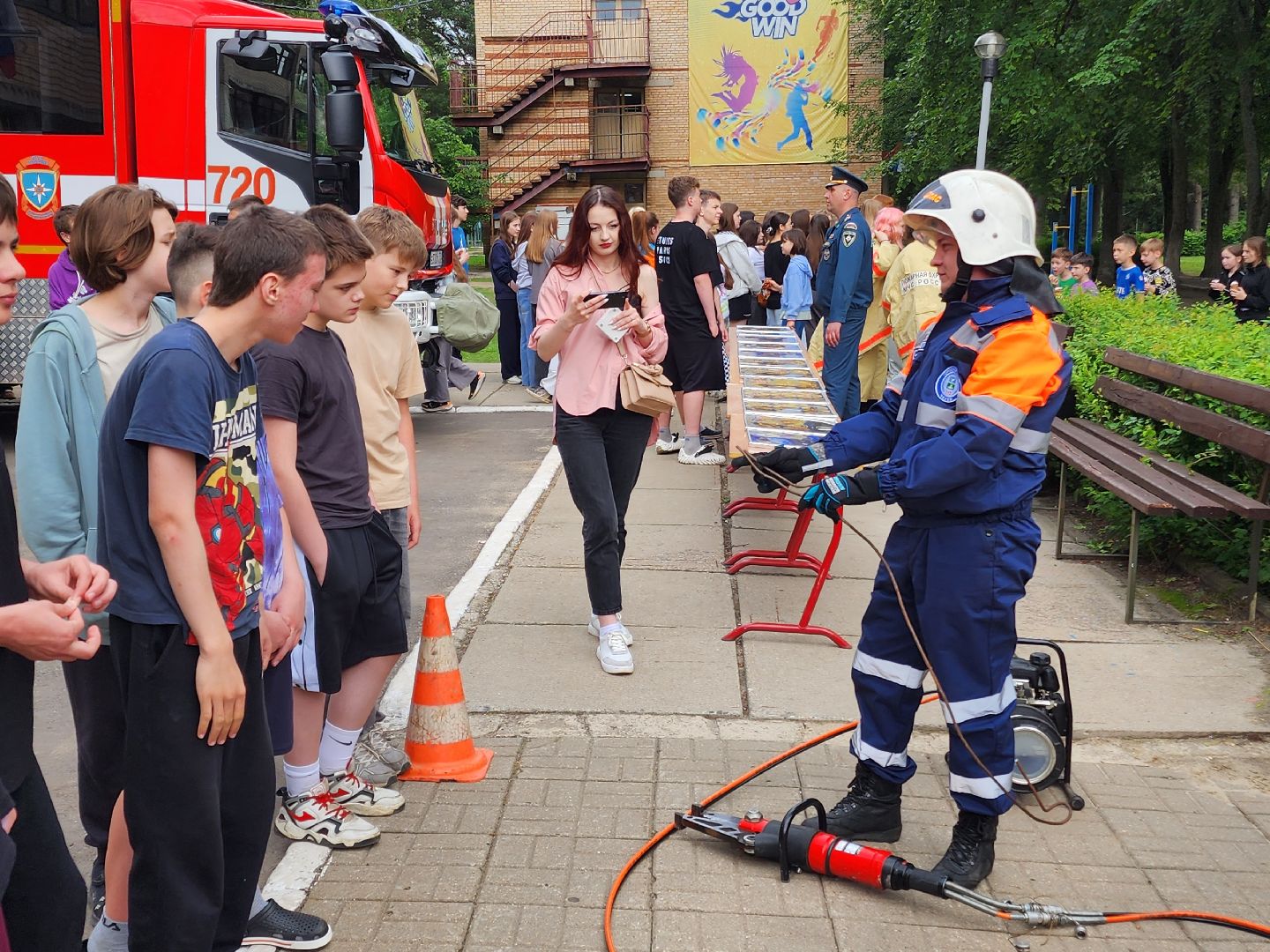 чехов, детский лагерь звездочка, день безопасности, правила поведения на воде, пожарная безопасность, мчс, гимс,   вдпо,  чеховспас, профилактика, брошюры и памятки, урок безопасности, викторины, интерактив, демонстрация пожарной техники, оборудование и снаряжение, мороженое,