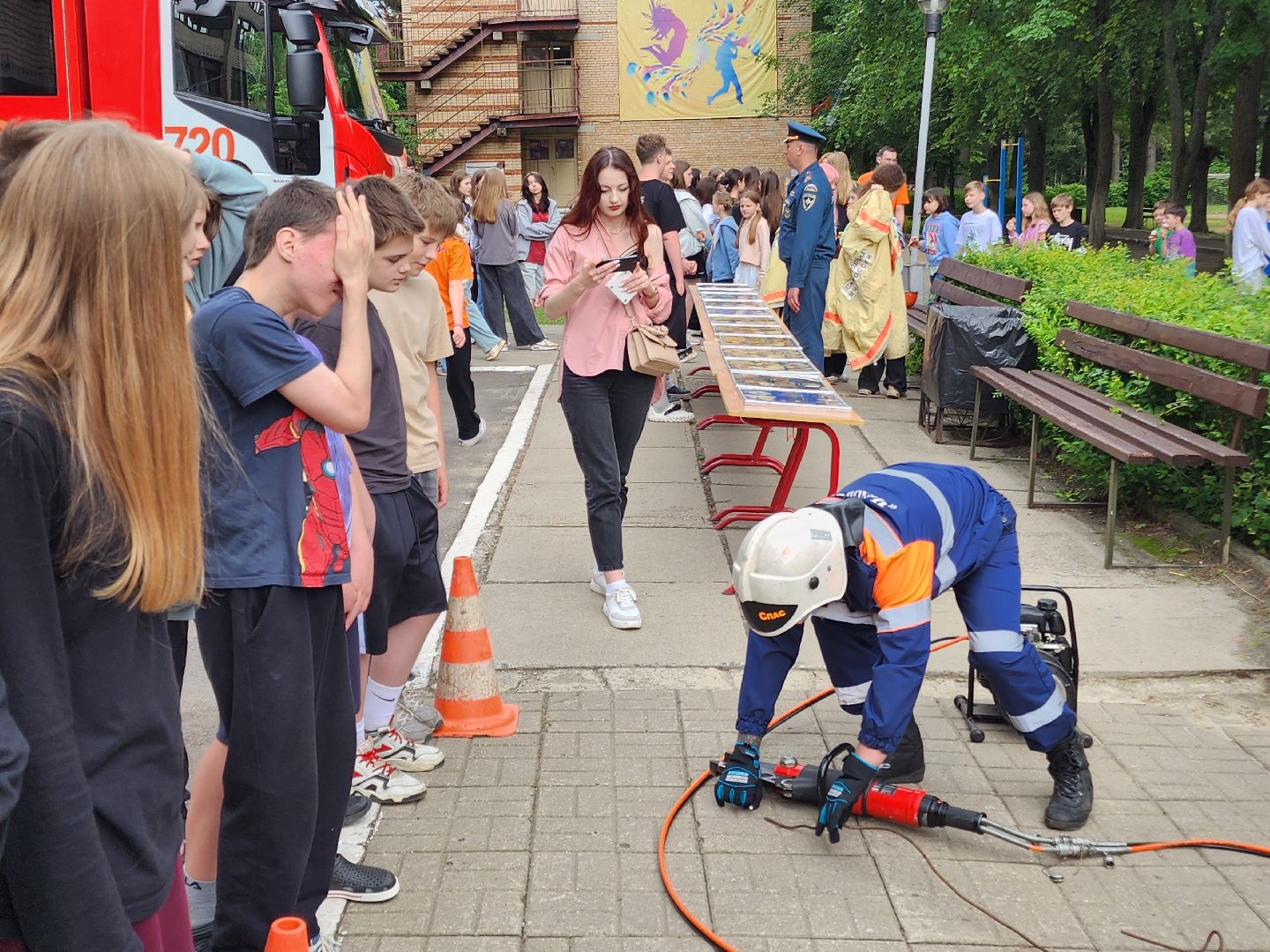 чехов, детский лагерь звездочка, день безопасности, правила поведения на воде, пожарная безопасность, мчс, гимс,   вдпо,  чеховспас, профилактика, брошюры и памятки, урок безопасности, викторины, интерактив, демонстрация пожарной техники, оборудование и снаряжение, мороженое,