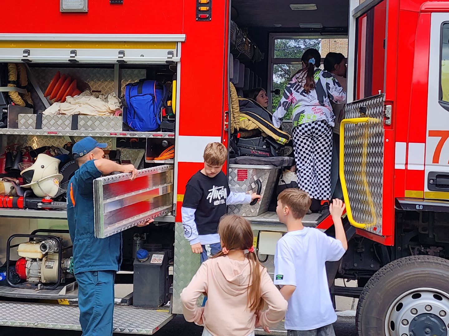 чехов, детский лагерь звездочка, день безопасности, правила поведения на воде, пожарная безопасность, мчс, гимс,   вдпо,  чеховспас, профилактика, брошюры и памятки, урок безопасности, викторины, интерактив, демонстрация пожарной техники, оборудование и снаряжение, мороженое,