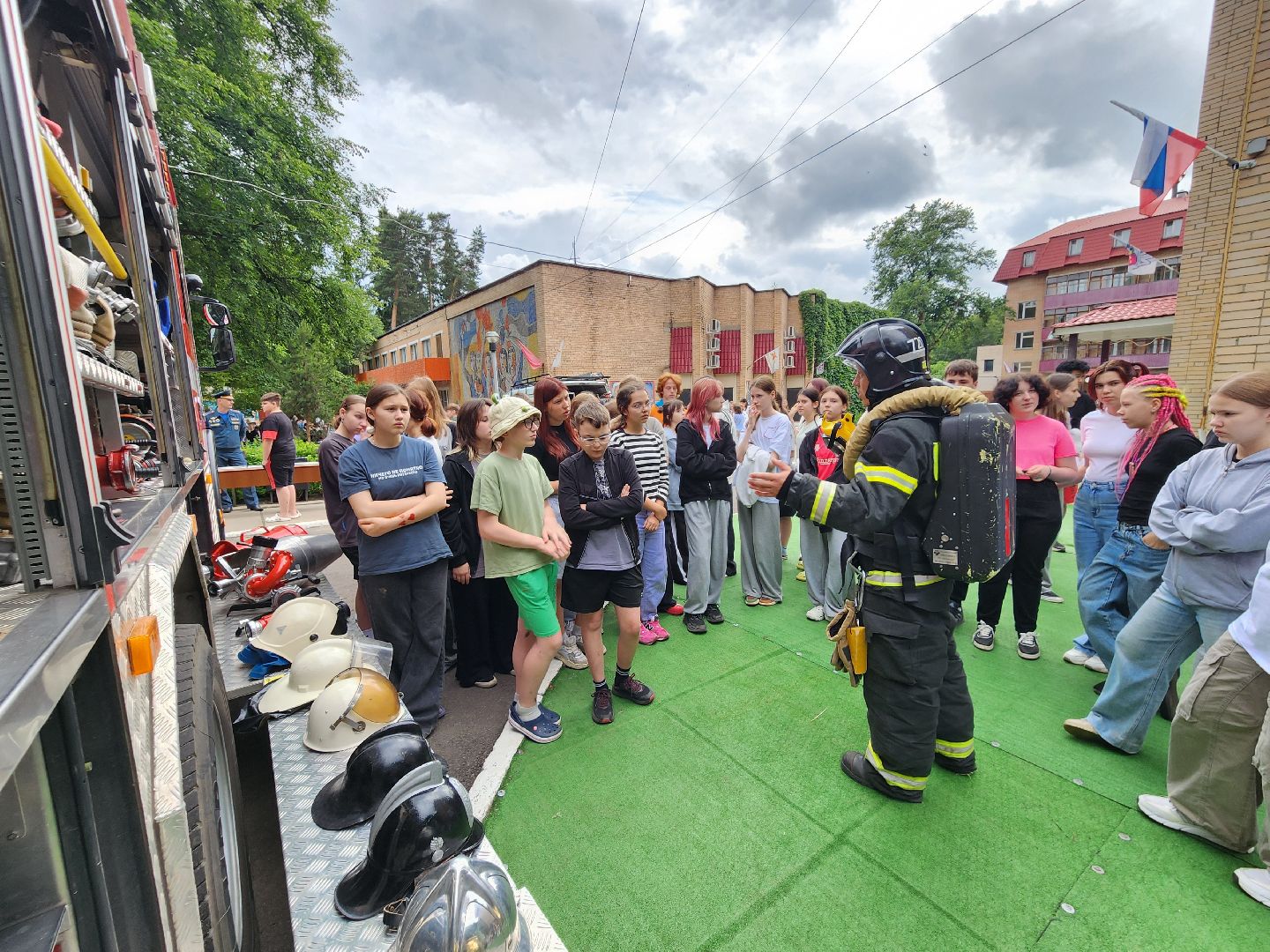 чехов, детский лагерь звездочка, день безопасности, правила поведения на воде, пожарная безопасность, мчс, гимс,   вдпо,  чеховспас, профилактика, брошюры и памятки, урок безопасности, викторины, интерактив, демонстрация пожарной техники, оборудование и снаряжение, мороженое,