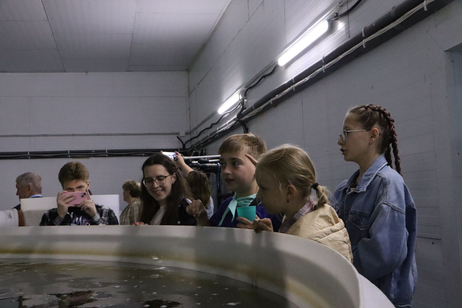 осетровое хозяйство в серебряных прудах, экскурсия, школьники, серебряные пруды,