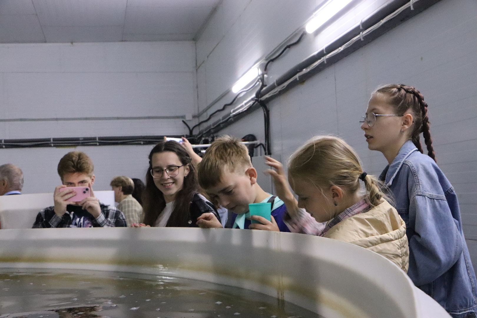 осетровое хозяйство в серебряных прудах, экскурсия, школьники, серебряные пруды,