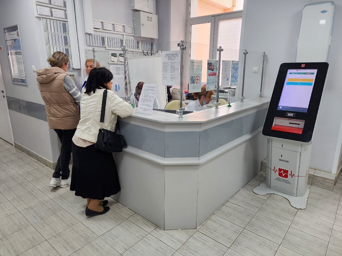 чехов, улица пионерская 2, взрослая поликлиника, текущий ремонт, телемедицина, онлайн консультация врача, телемедицинские консультации, рецепт на льготное лекарство, реузультаты анализов, диспансеризация, корректировка лечения, запись на прием, инфоматы, портал госуслуги, региональный портал здоровье, мобильное приложение, горячая линия 122, гостелемед,рт доктор онлайн,