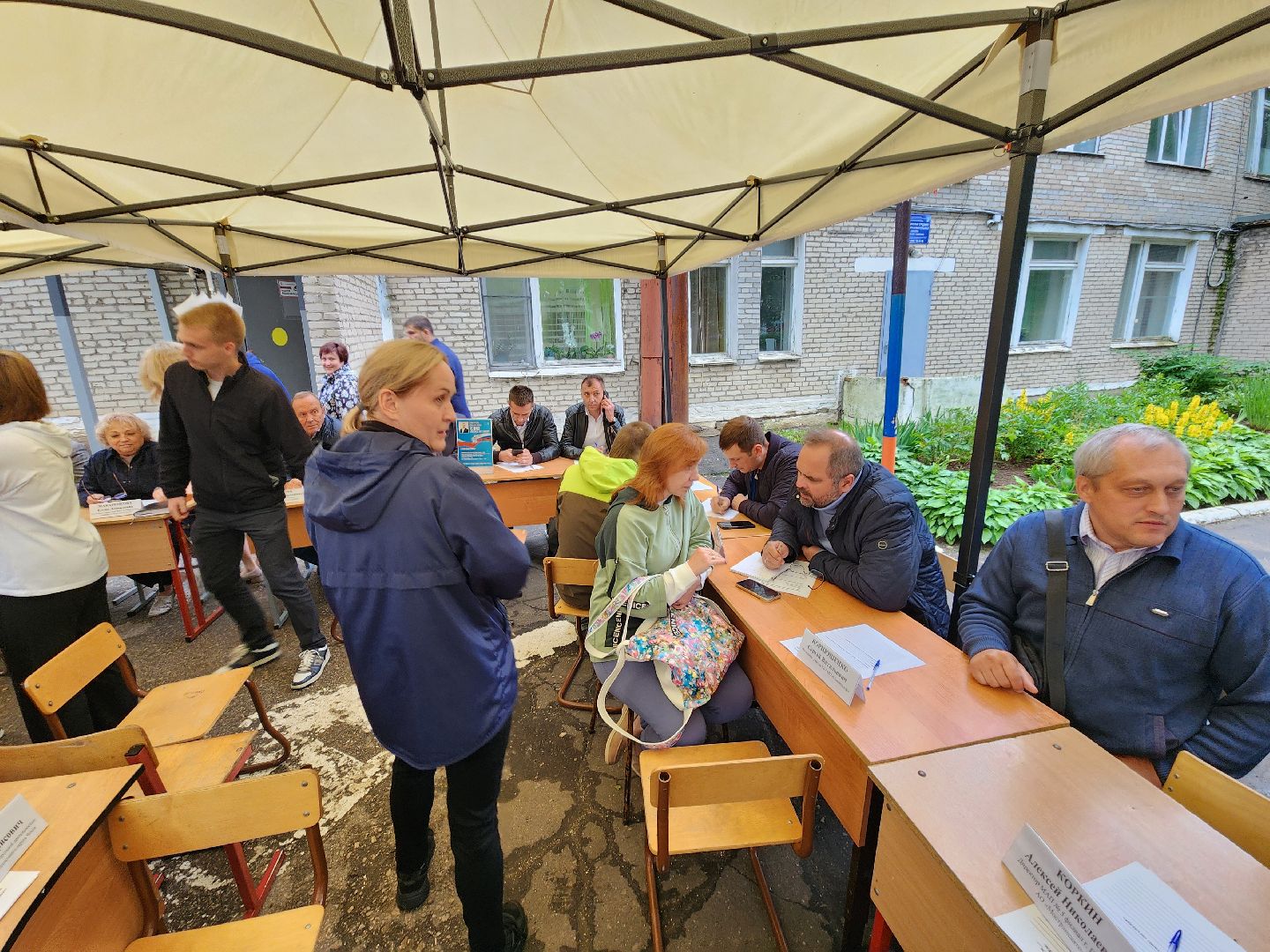 чехов, выездная администрация, встреча с жителями, обращения граждан, поселок столбовая, улица вокзальная, тротуар,  улица малая , уличное освещение, благоустройство , ремонт тротуара,