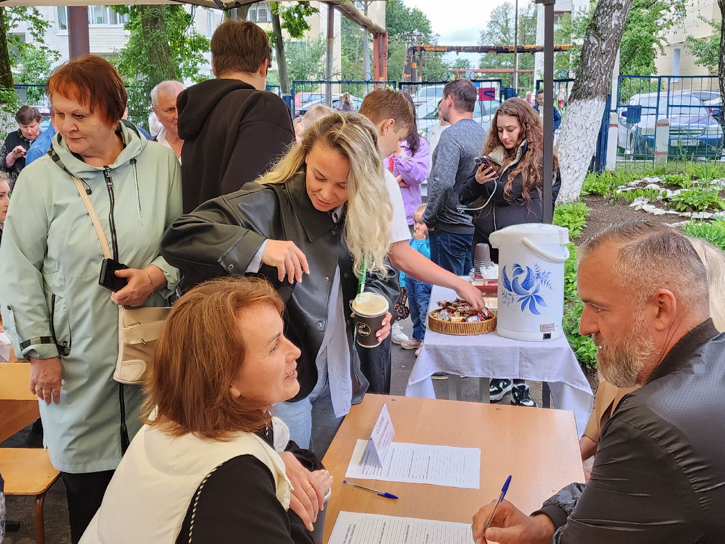 чехов, выездная администрация, встреча с жителями, обращения граждан, поселок столбовая, улица вокзальная, тротуар,  улица малая , уличное освещение, благоустройство , ремонт тротуара,