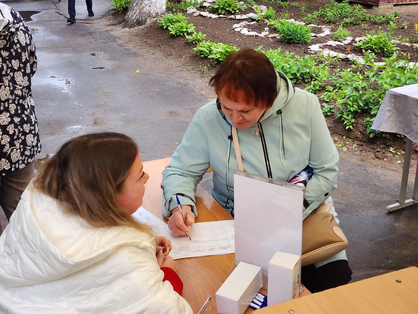 чехов, выездная администрация, встреча с жителями, обращения граждан, поселок столбовая, улица вокзальная, тротуар,  улица малая , уличное освещение, благоустройство , ремонт тротуара,