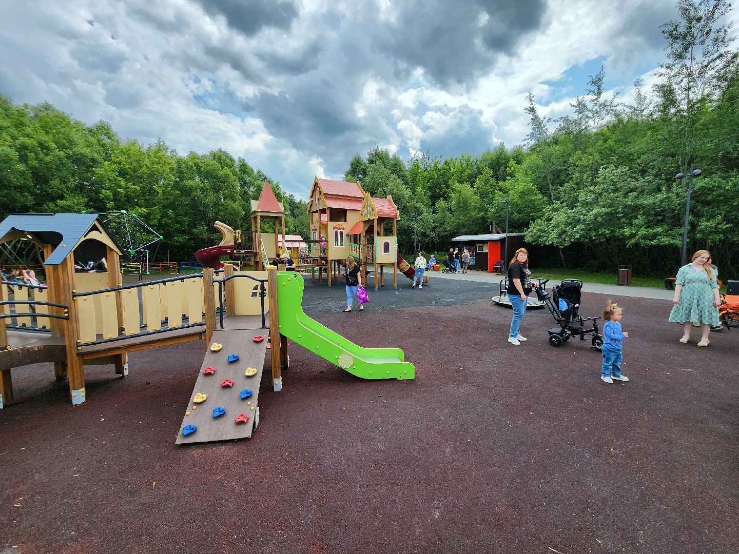 чехов, улица пушкина, парк культуры и отдыха, реконструкция, благоустройство, тропинки, спортивные площадки, парковка, кафе, госпрограмма московской области, формирование комфортной городской среды,