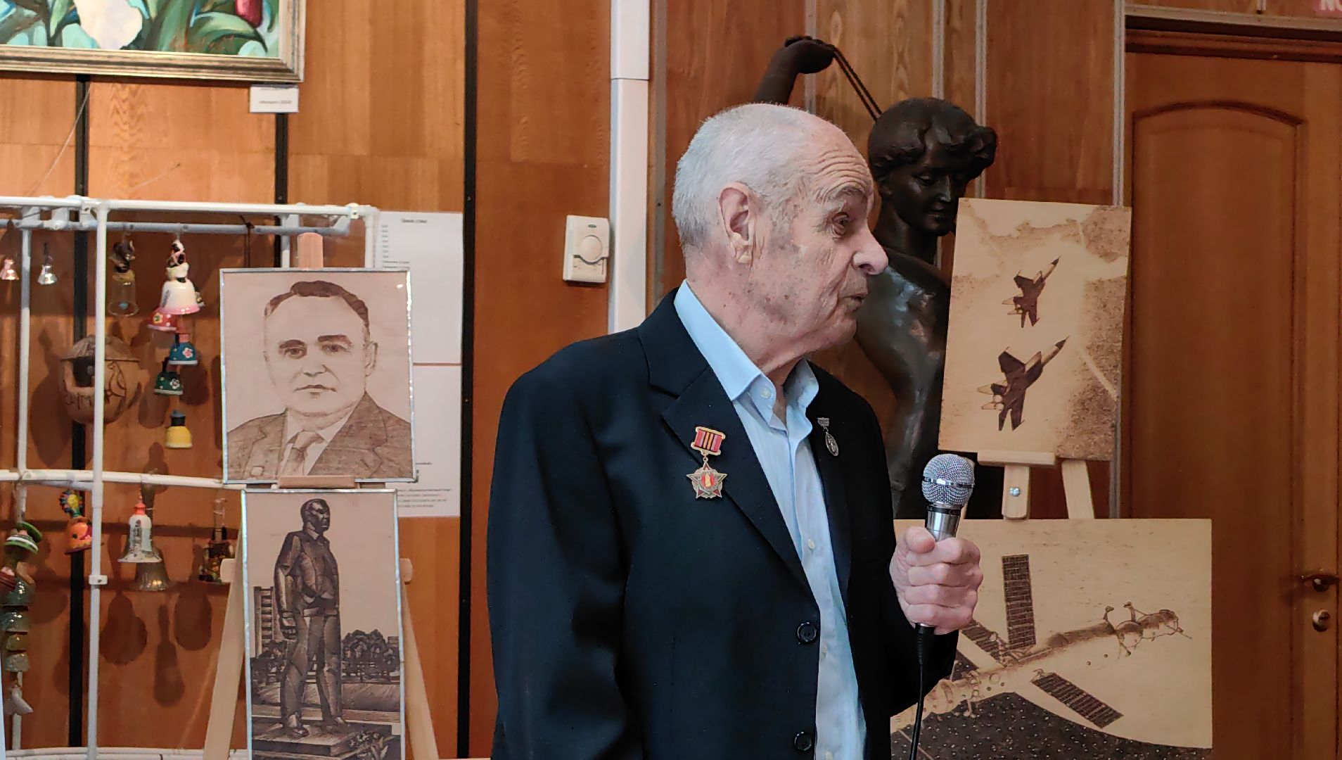 выставка, ретроспектива, дерево, выжигание, юбилей, медаль,