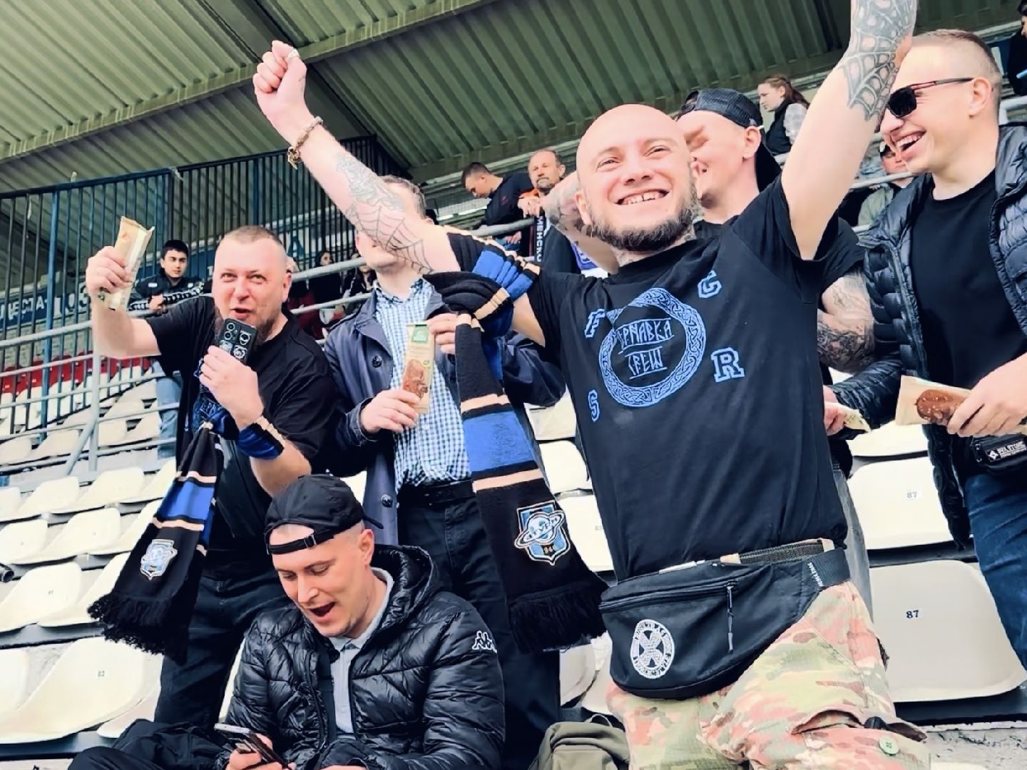 раменское, сатурн, леон сатурн, футбольные фанаты, бесплатное мороженое,