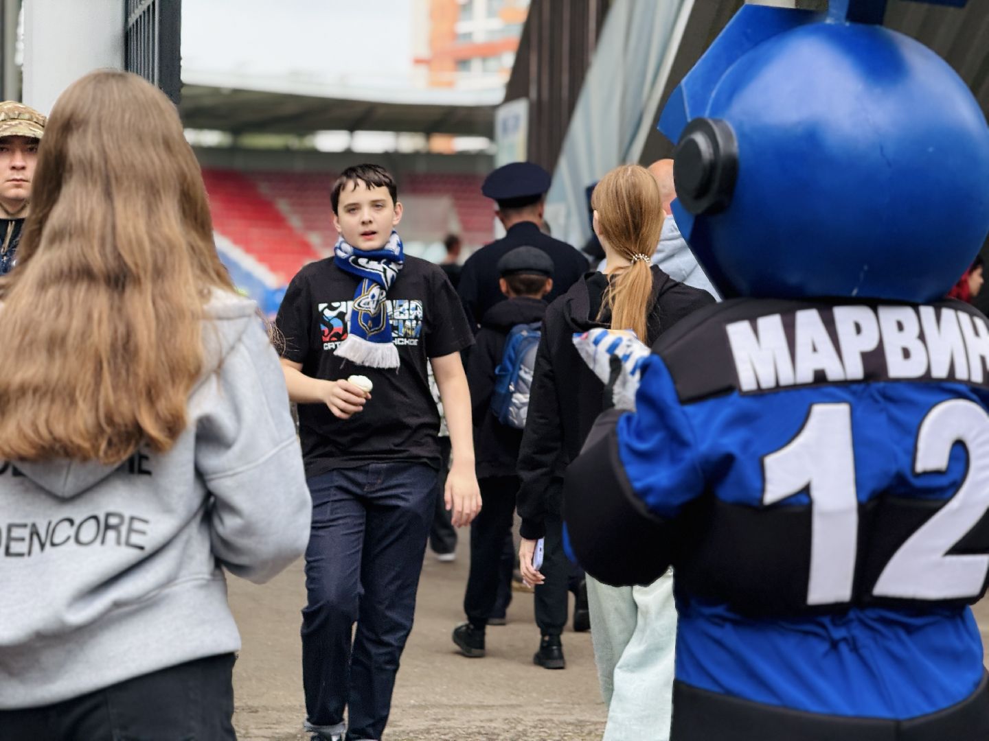 раменское, сатурн, леон сатурн, футбольные фанаты, бесплатное мороженое,