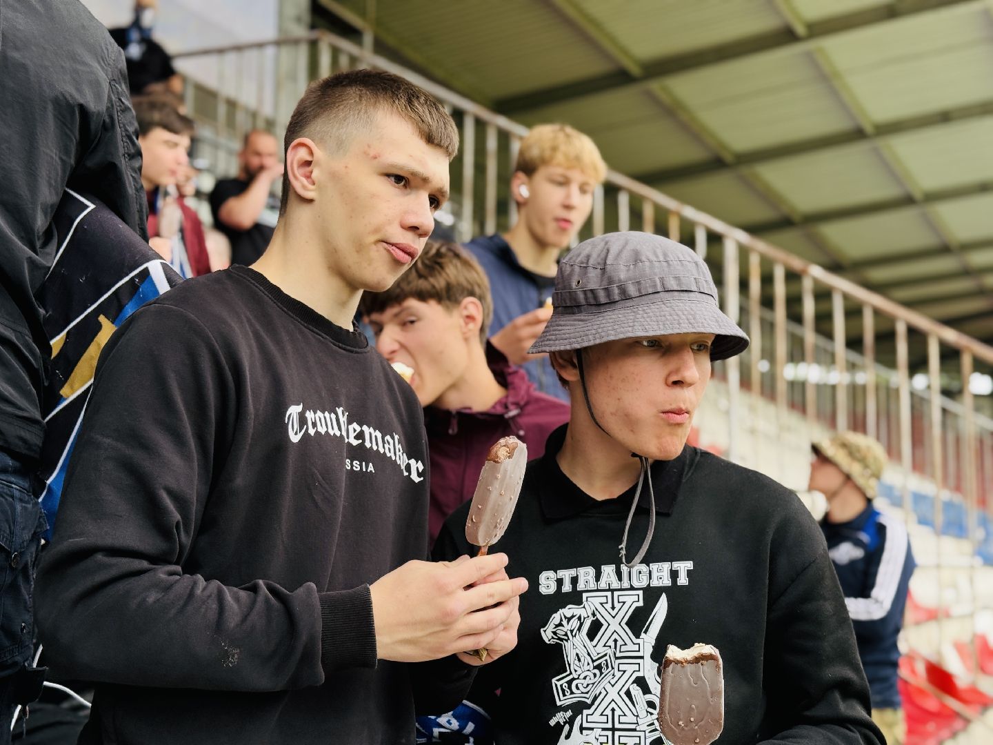 раменское, сатурн, леон сатурн, футбольные фанаты, бесплатное мороженое,