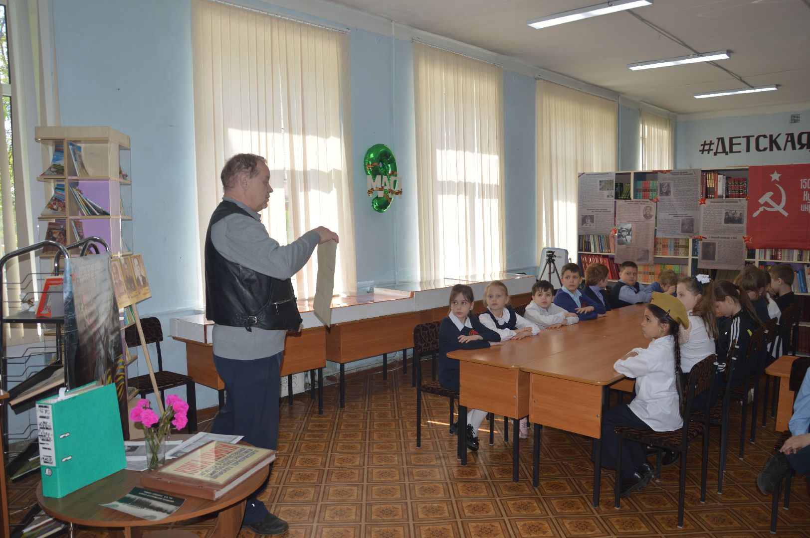 Шура, Детская библиотека, День Победы