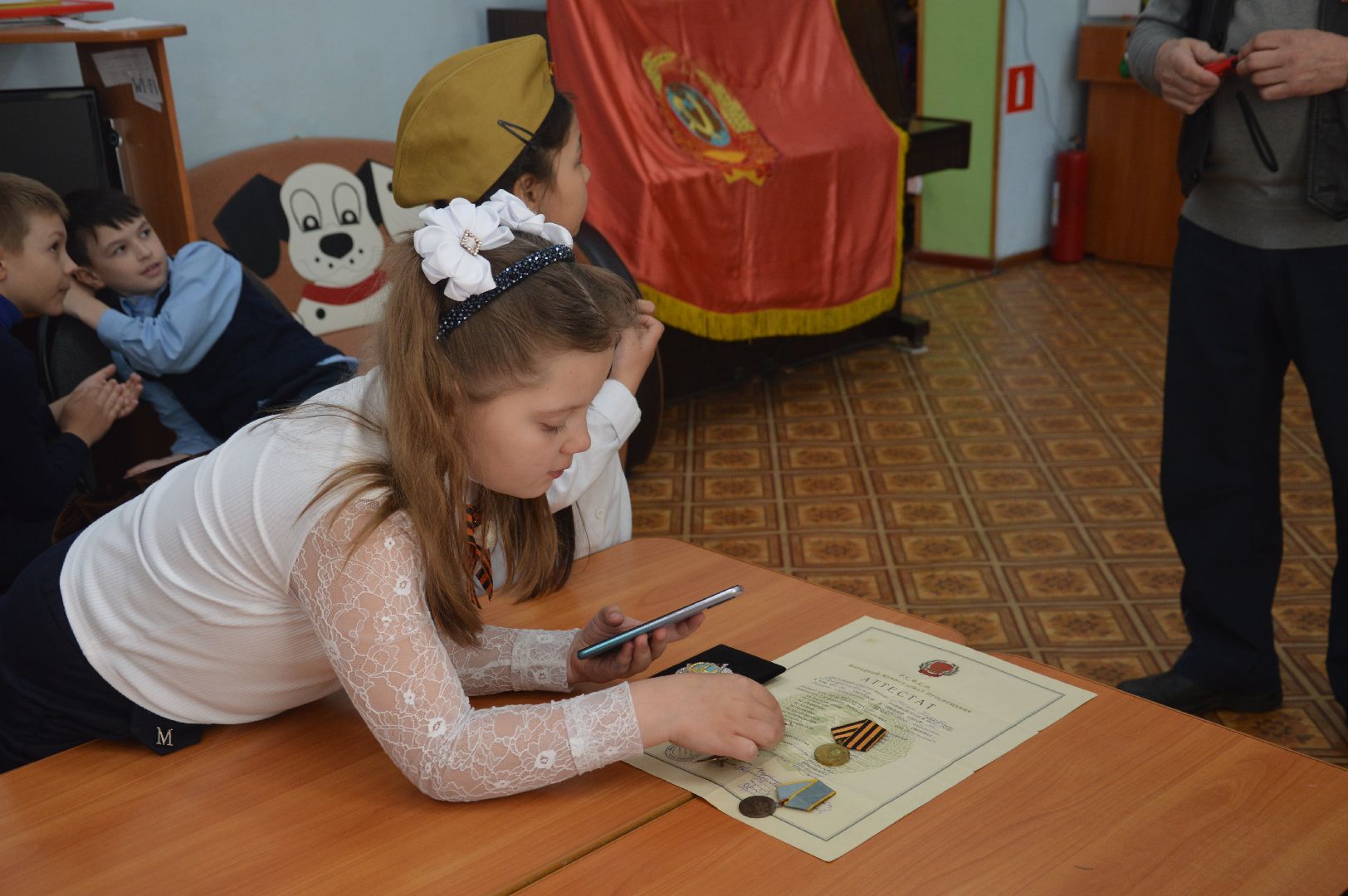 Шура, Детская библиотека, День Победы