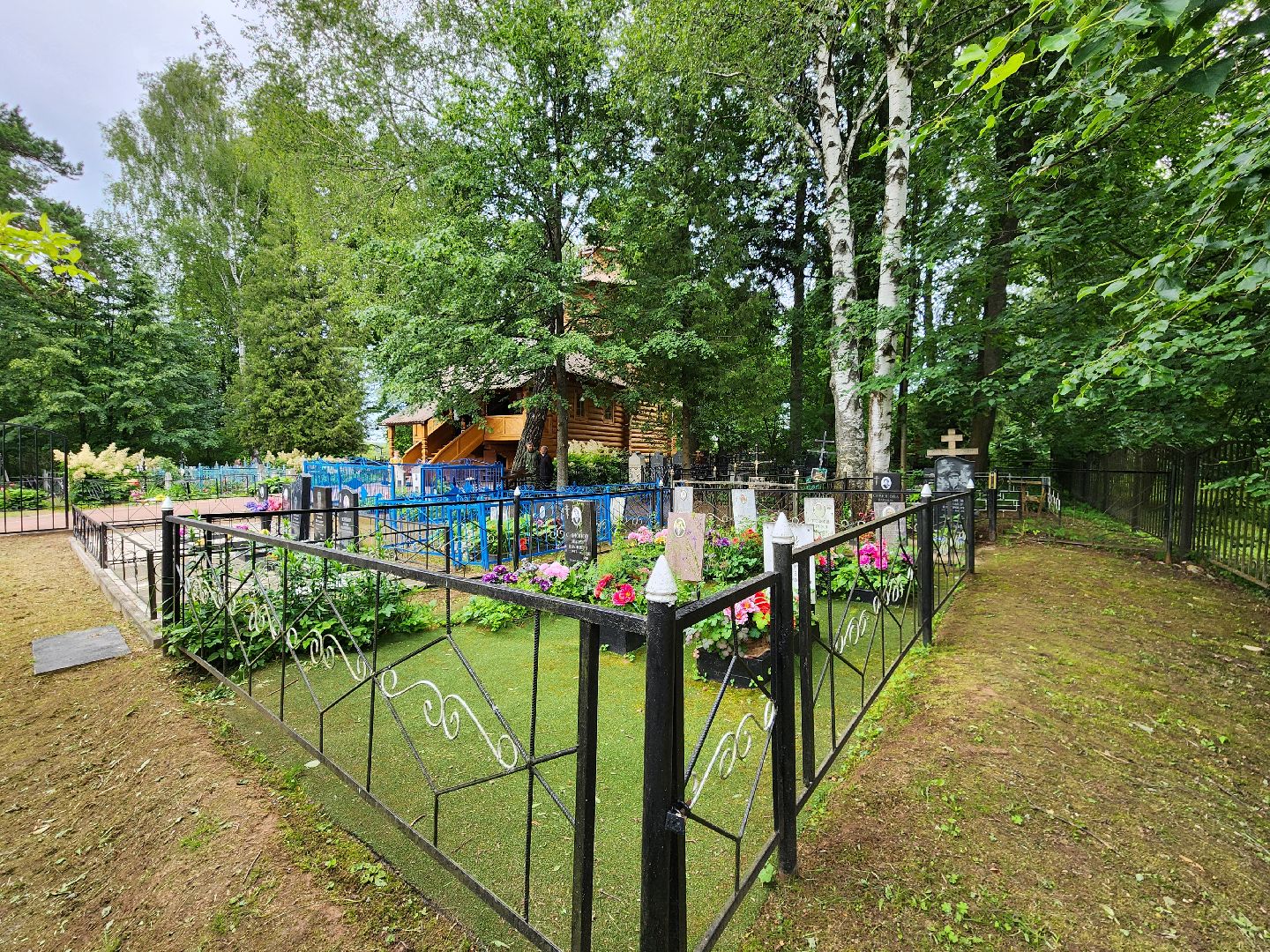 чехов, село мелихово, режиссер анхель гутьеррес, захоронение праха, похороны, панихида, писатель антон чехов, актер николай бурляев, молебен,