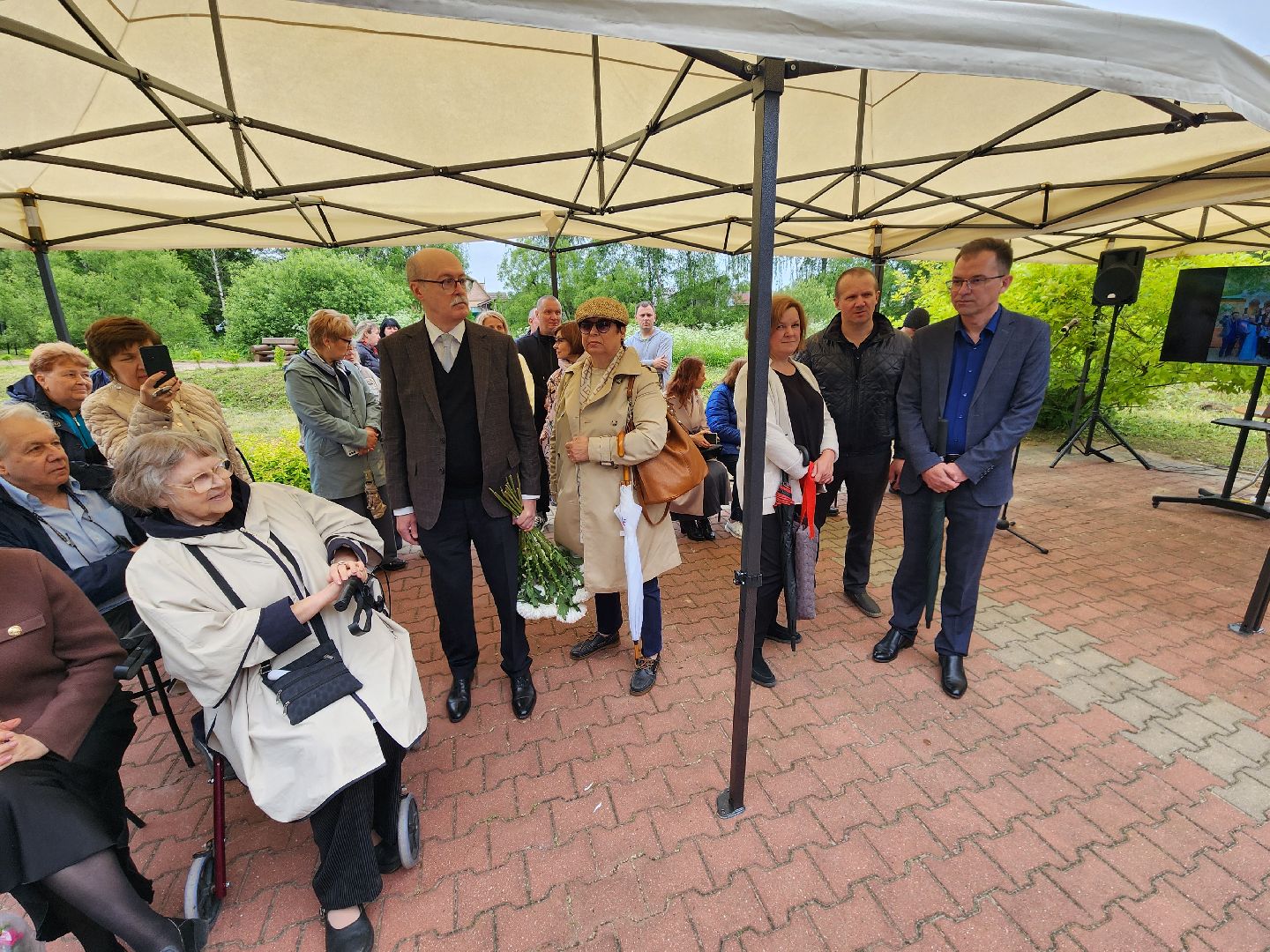 чехов, село мелихово, режиссер анхель гутьеррес, захоронение праха, похороны, панихида, писатель антон чехов, актер николай бурляев, молебен,