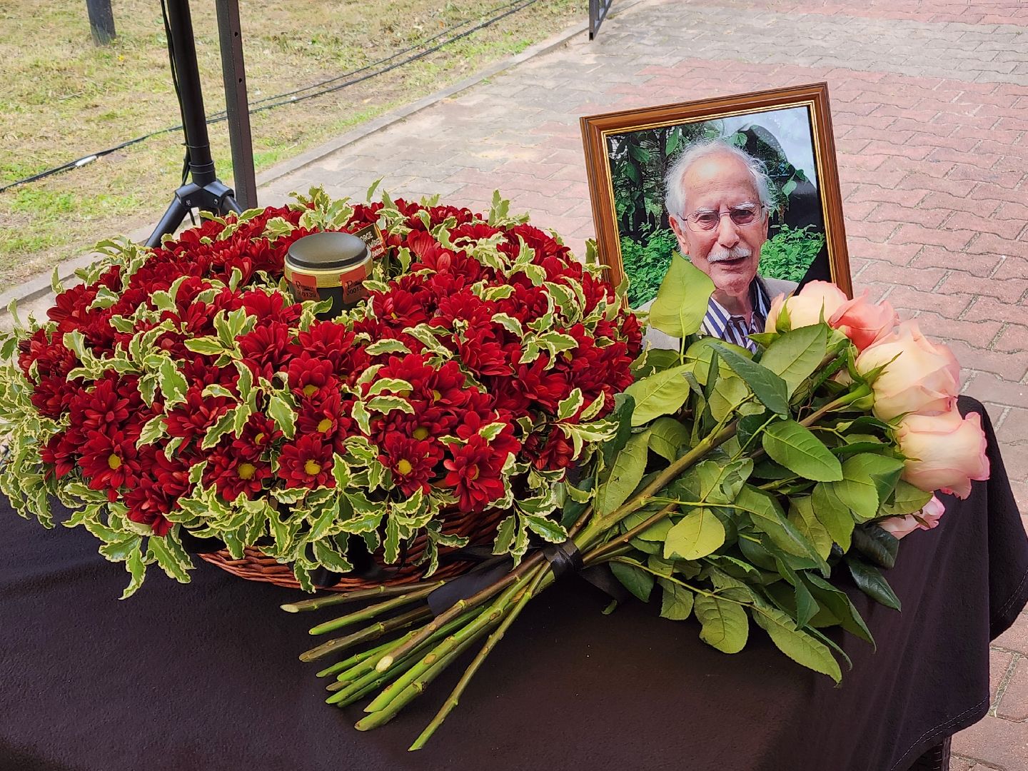 чехов, село мелихово, режиссер анхель гутьеррес, захоронение праха, похороны, панихида, писатель антон чехов, актер николай бурляев, молебен,