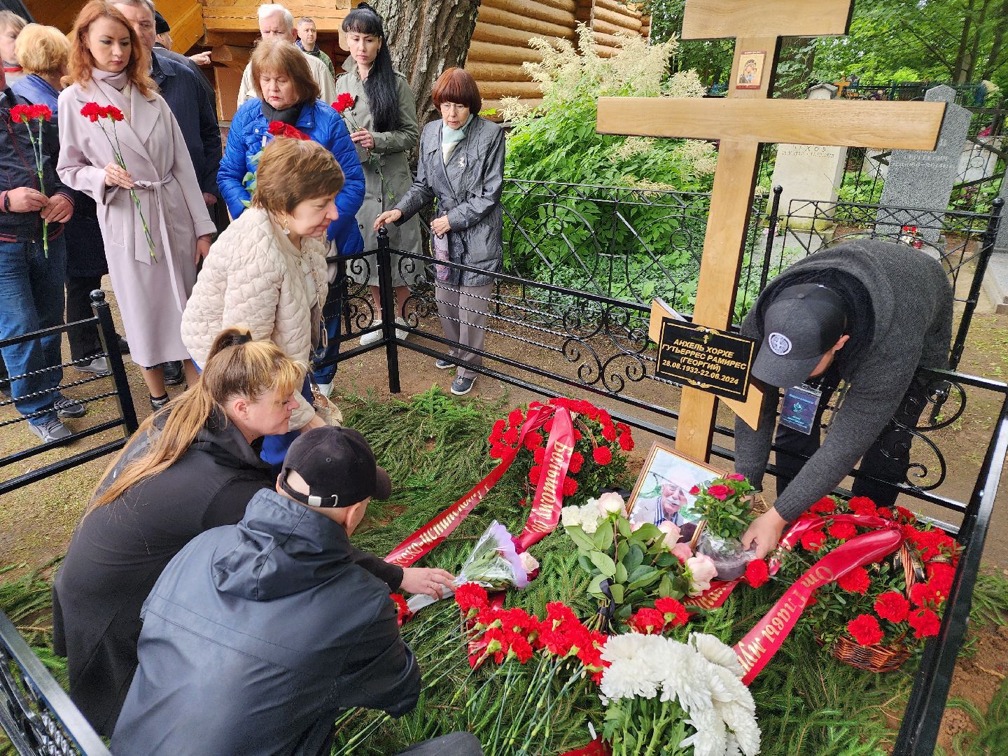 чехов, село мелихово, режиссер анхель гутьеррес, захоронение праха, похороны, панихида, писатель антон чехов, актер николай бурляев, молебен,