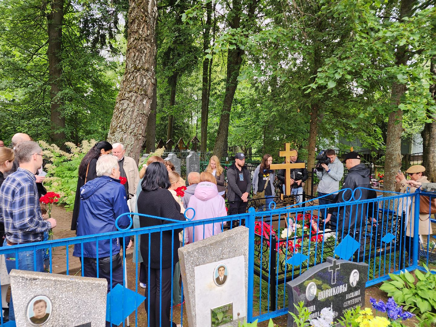 чехов, село мелихово, режиссер анхель гутьеррес, захоронение праха, похороны, панихида, писатель антон чехов, актер николай бурляев, молебен,