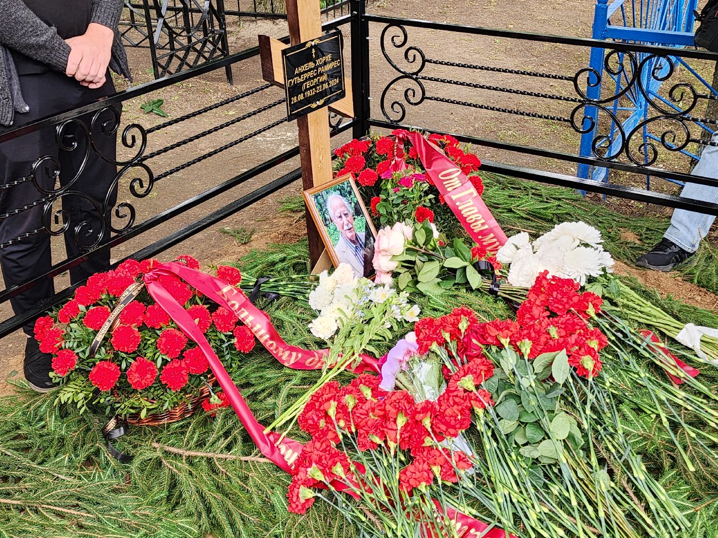 чехов, село мелихово, режиссер анхель гутьеррес, захоронение праха, похороны, панихида, писатель антон чехов, актер николай бурляев, молебен,