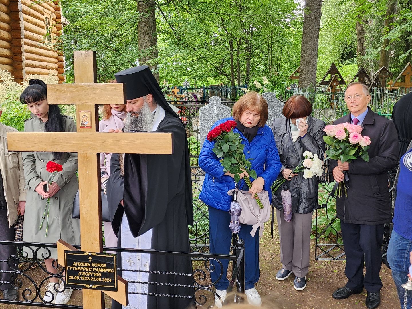 чехов, село мелихово, режиссер анхель гутьеррес, захоронение праха, похороны, панихида, писатель антон чехов, актер николай бурляев, молебен,
