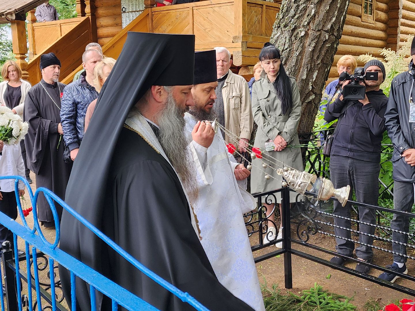 чехов, село мелихово, режиссер анхель гутьеррес, захоронение праха, похороны, панихида, писатель антон чехов, актер николай бурляев, молебен,