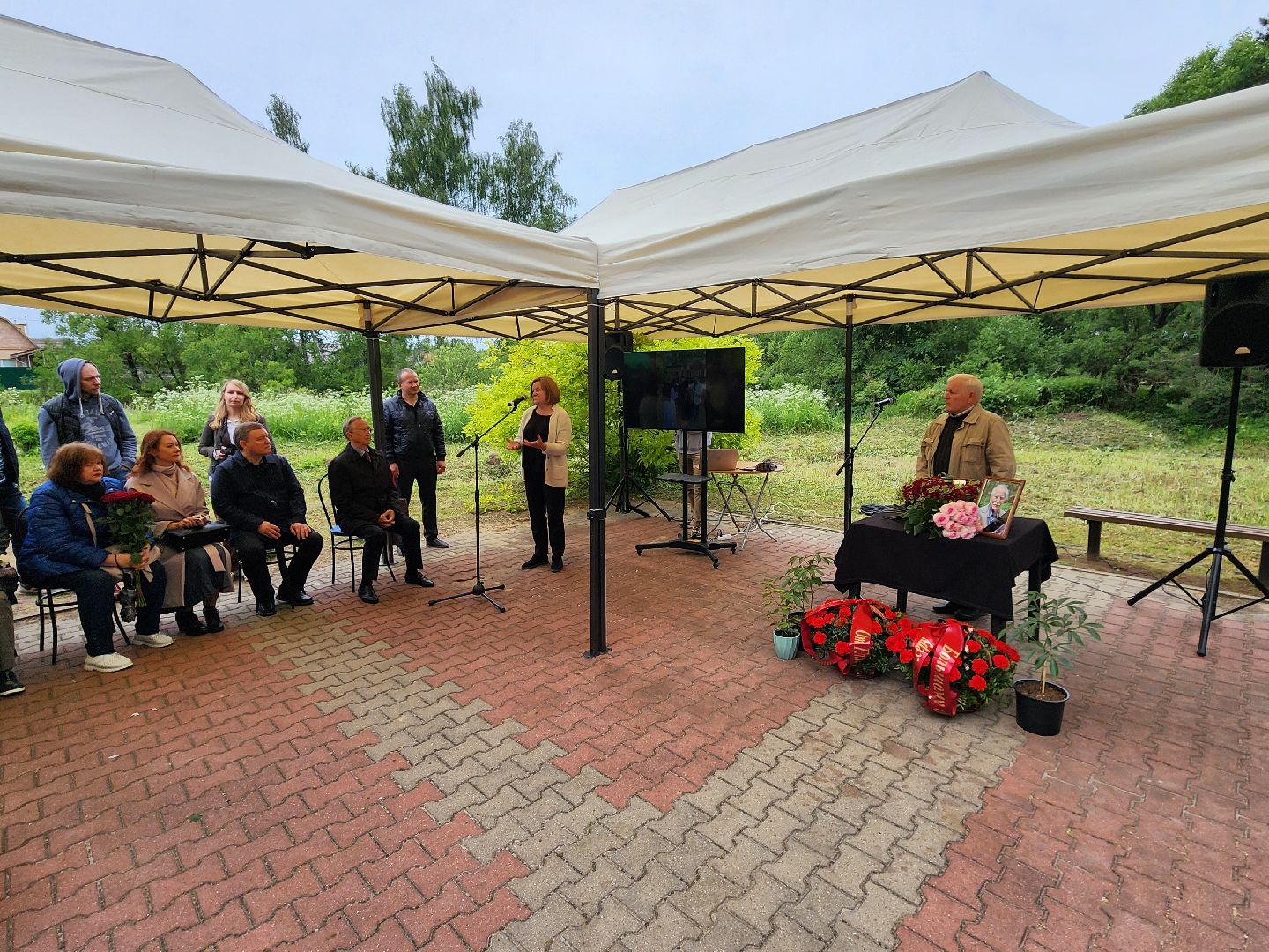 чехов, село мелихово, режиссер анхель гутьеррес, захоронение праха, похороны, панихида, писатель антон чехов, актер николай бурляев, молебен,