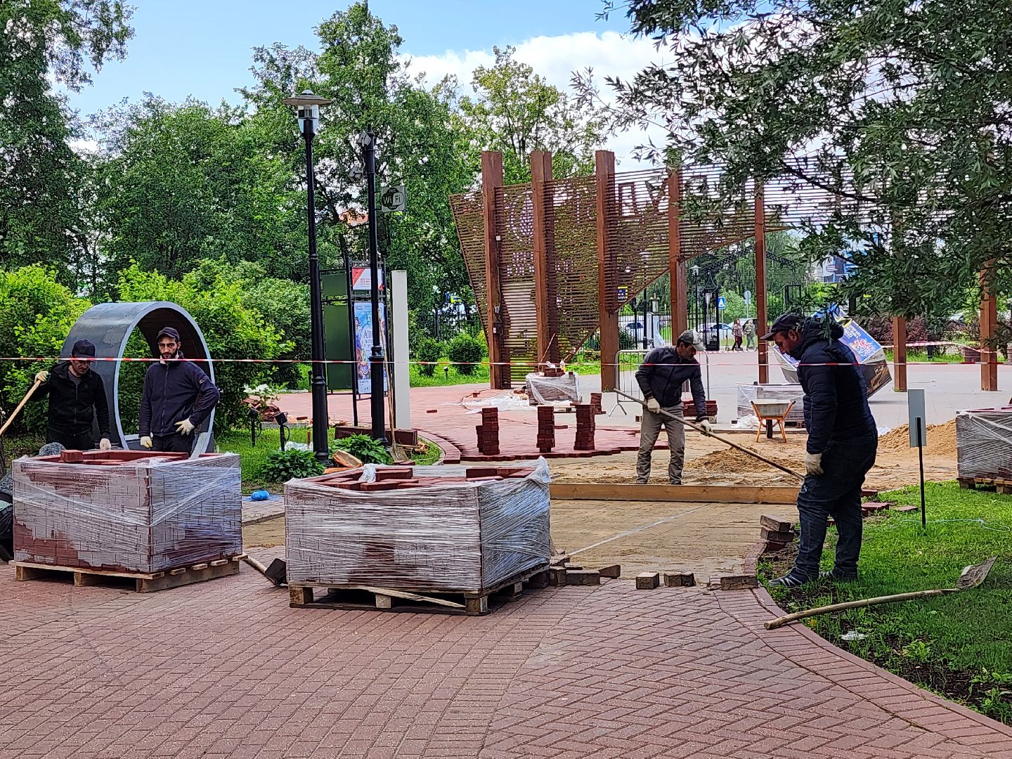 сергиев посад, скитские пруды, благоустройство, ремонт дорожки, замена брусчатки,