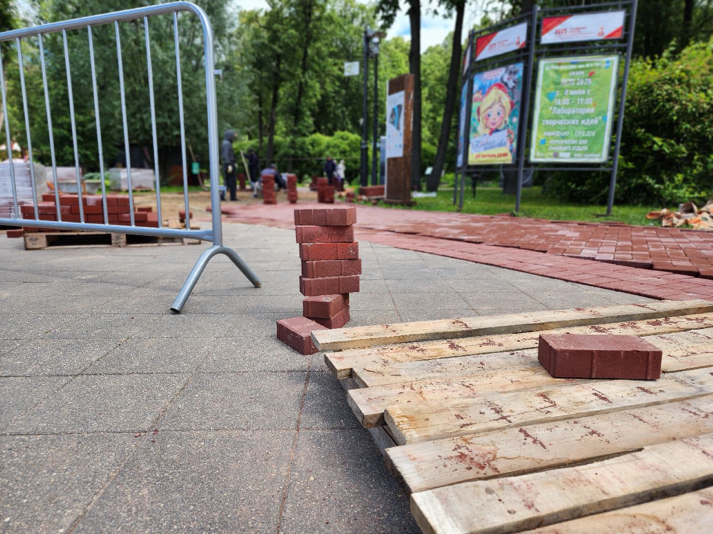 сергиев посад, скитские пруды, благоустройство, ремонт дорожки, замена брусчатки,