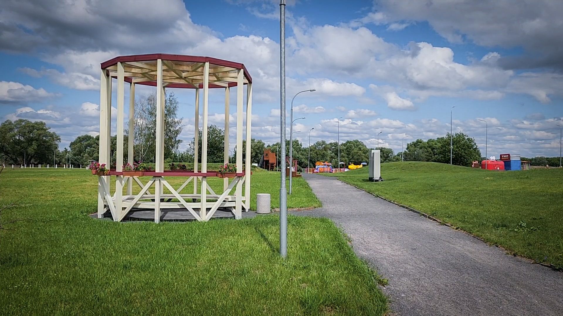 бронницы, парк бронницкий луг , цветы в парке, огород в парке бронницкий луг ,