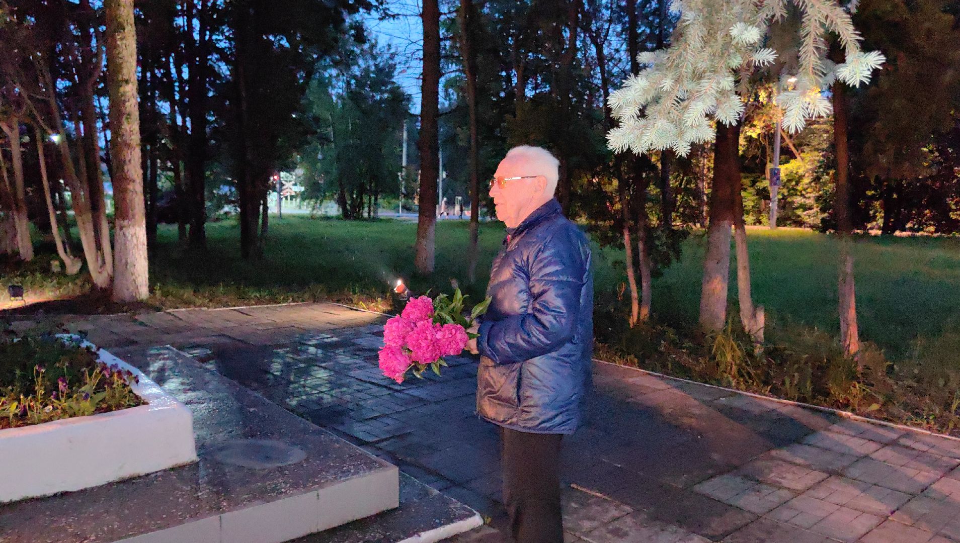 День памяти и скорби, помятник,  свеча, звезда, воины,