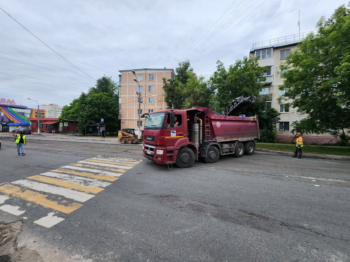 чехов, улица мира, дорожный ремонт, обновление тротуара, проезжая часть, замена покрытия, обустройство парковок, автостоянки, госпрограмма московской области,  развитие дорожного комплекса,