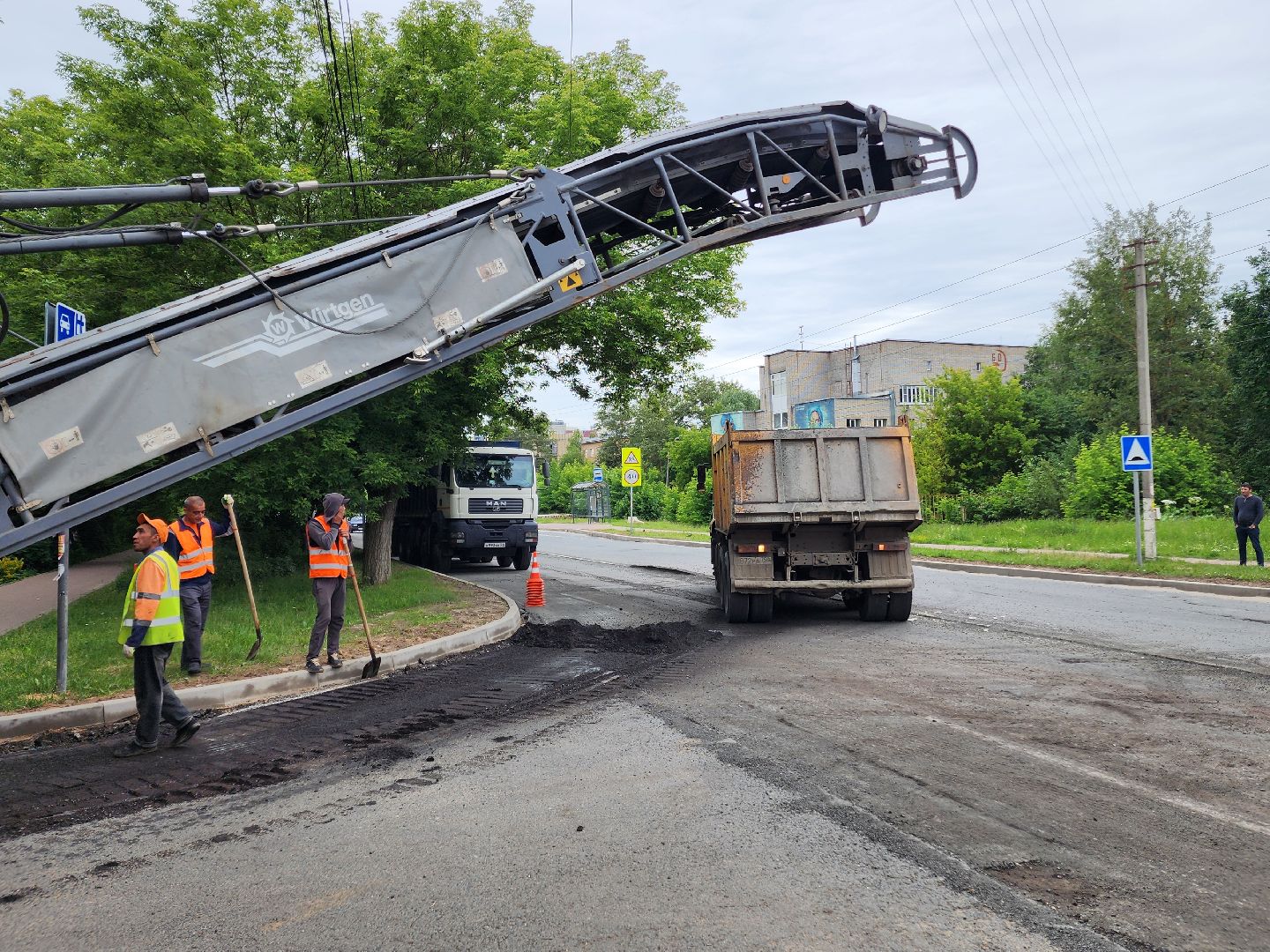 чехов, улица мира, дорожный ремонт, обновление тротуара, проезжая часть, замена покрытия, обустройство парковок, автостоянки, госпрограмма московской области,  развитие дорожного комплекса,