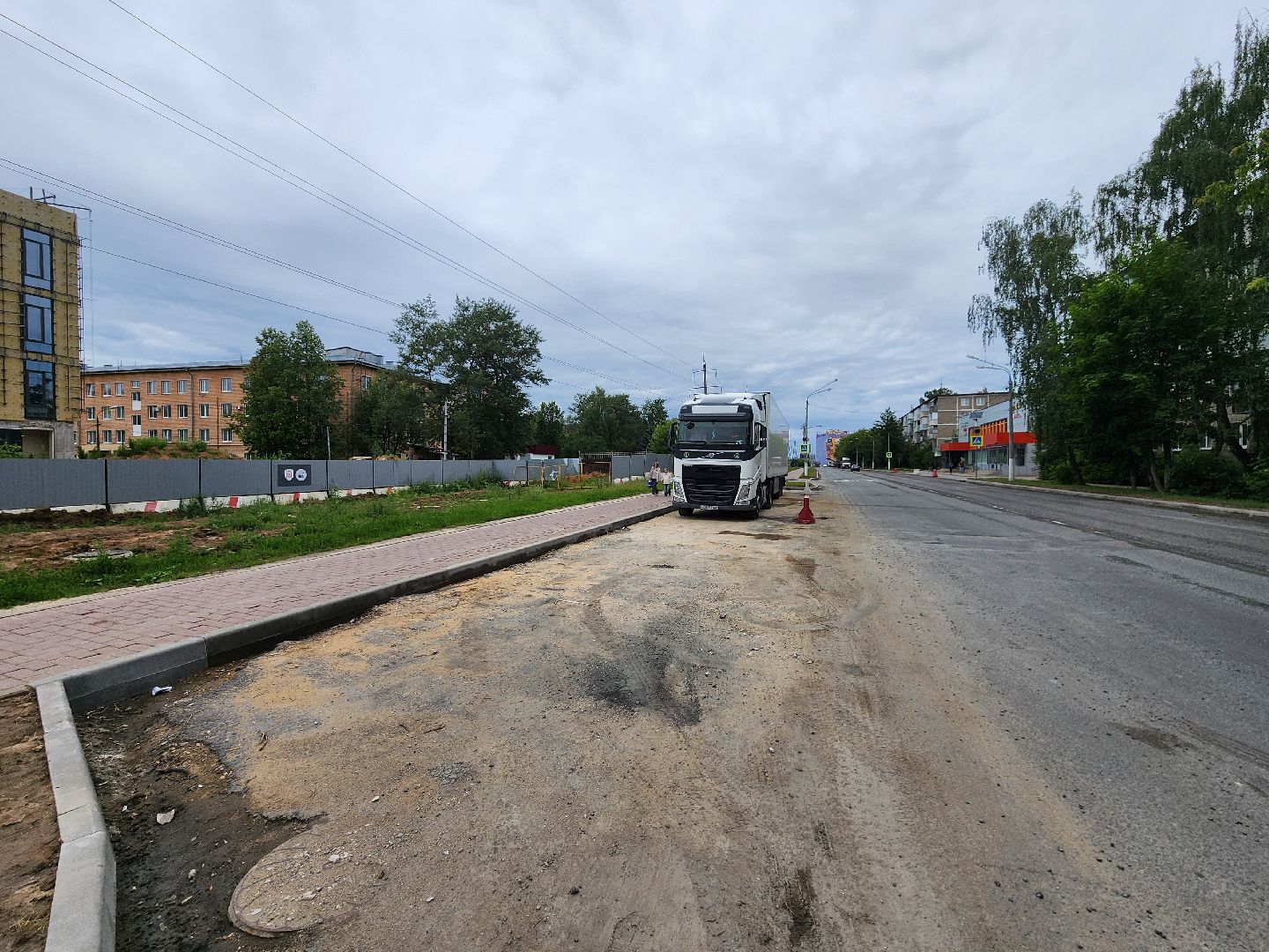 чехов, улица мира, дорожный ремонт, обновление тротуара, проезжая часть, замена покрытия, обустройство парковок, автостоянки, госпрограмма московской области,  развитие дорожного комплекса,