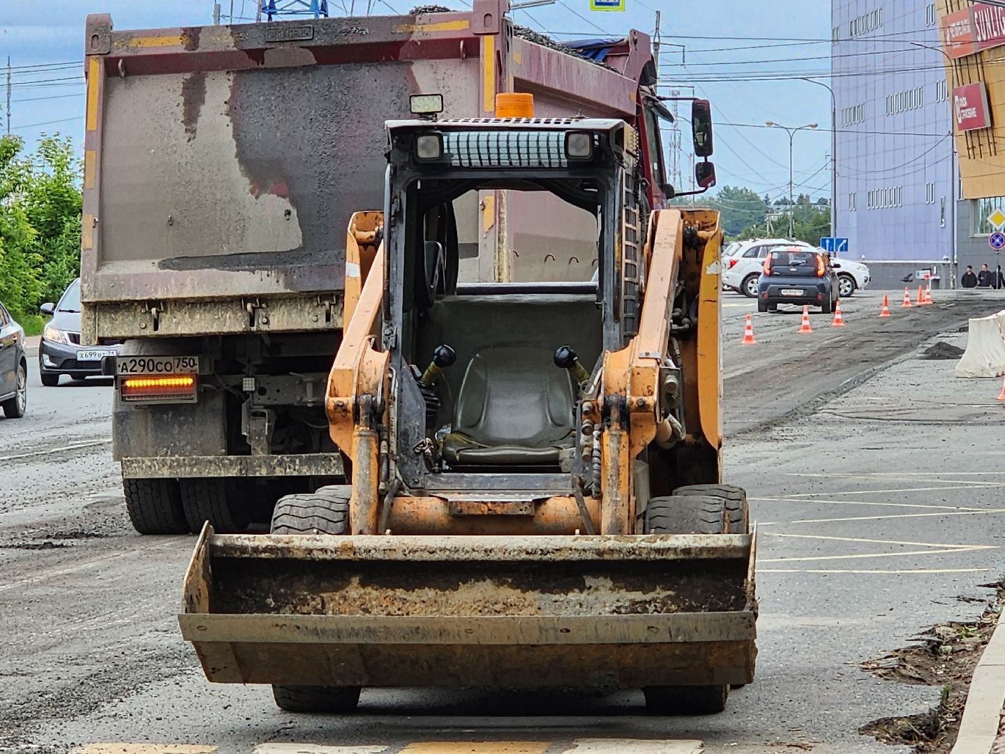 чехов, улица мира, дорожный ремонт, обновление тротуара, проезжая часть, замена покрытия, обустройство парковок, автостоянки, госпрограмма московской области,  развитие дорожного комплекса,