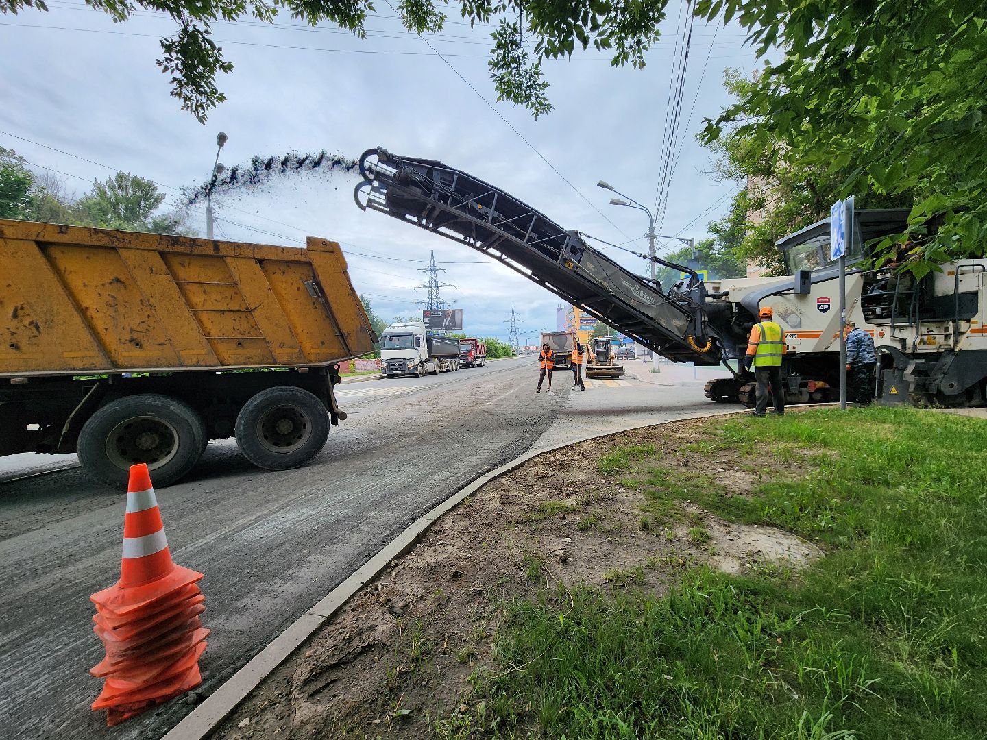 чехов, улица мира, дорожный ремонт, обновление тротуара, проезжая часть, замена покрытия, обустройство парковок, автостоянки, госпрограмма московской области,  развитие дорожного комплекса,