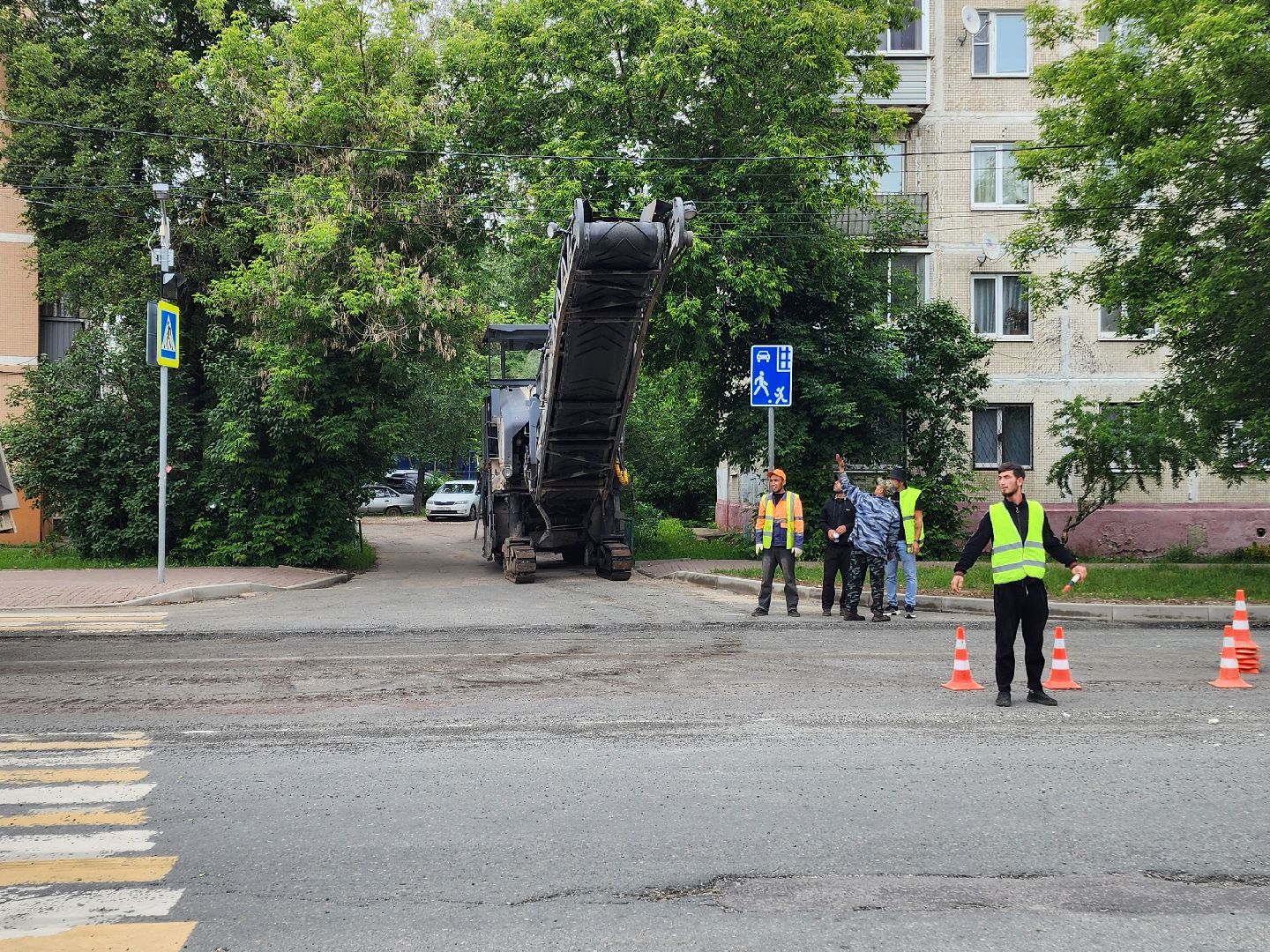 чехов, улица мира, дорожный ремонт, обновление тротуара, проезжая часть, замена покрытия, обустройство парковок, автостоянки, госпрограмма московской области,  развитие дорожного комплекса,