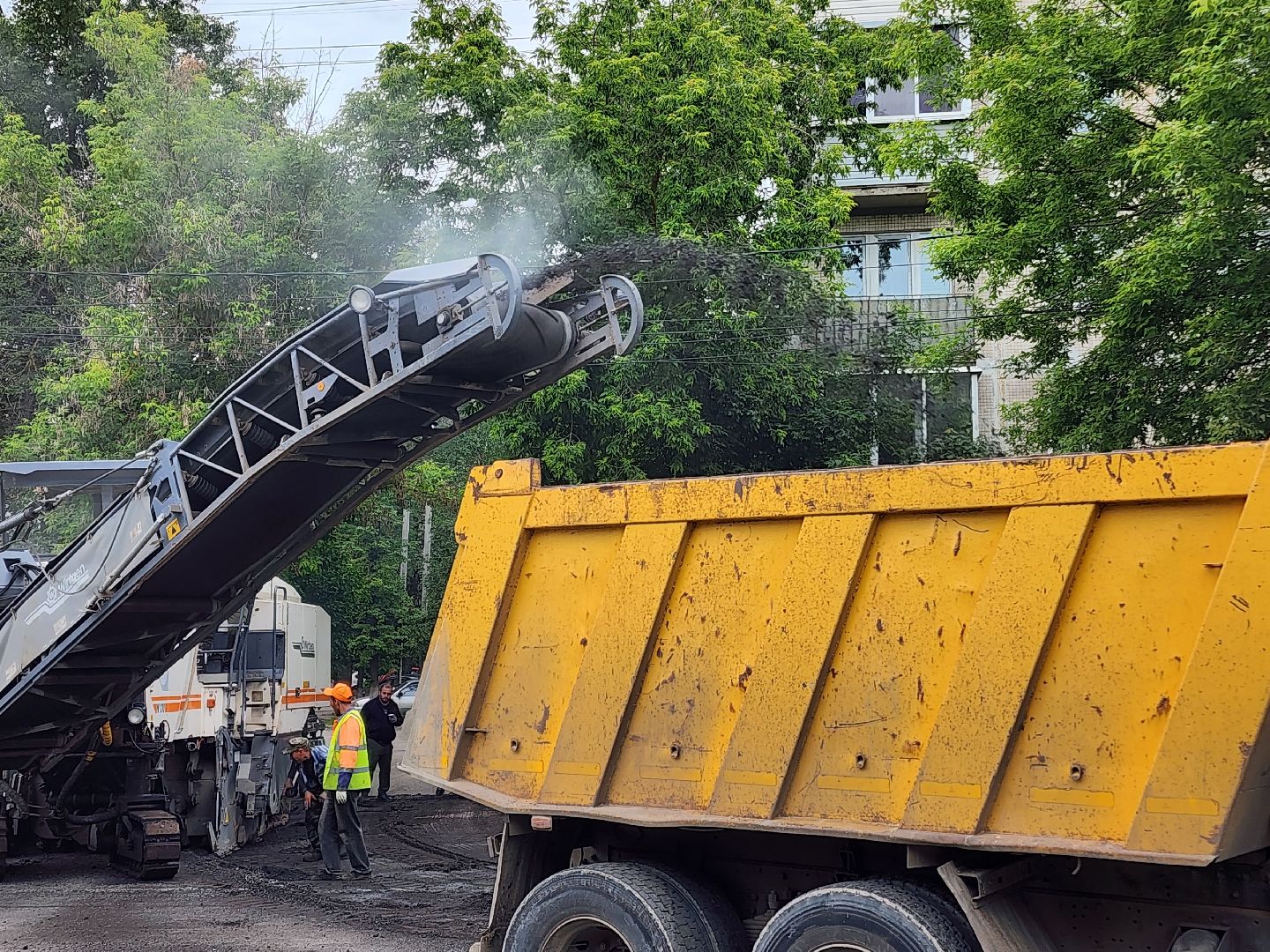 чехов, улица мира, дорожный ремонт, обновление тротуара, проезжая часть, замена покрытия, обустройство парковок, автостоянки, госпрограмма московской области,  развитие дорожного комплекса,