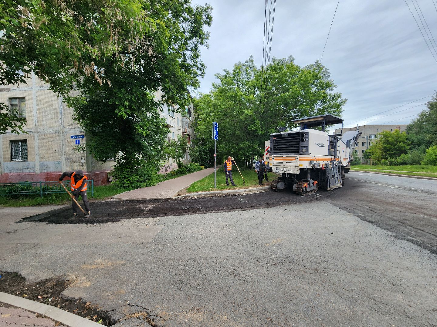чехов, улица мира, дорожный ремонт, обновление тротуара, проезжая часть, замена покрытия, обустройство парковок, автостоянки, госпрограмма московской области,  развитие дорожного комплекса,