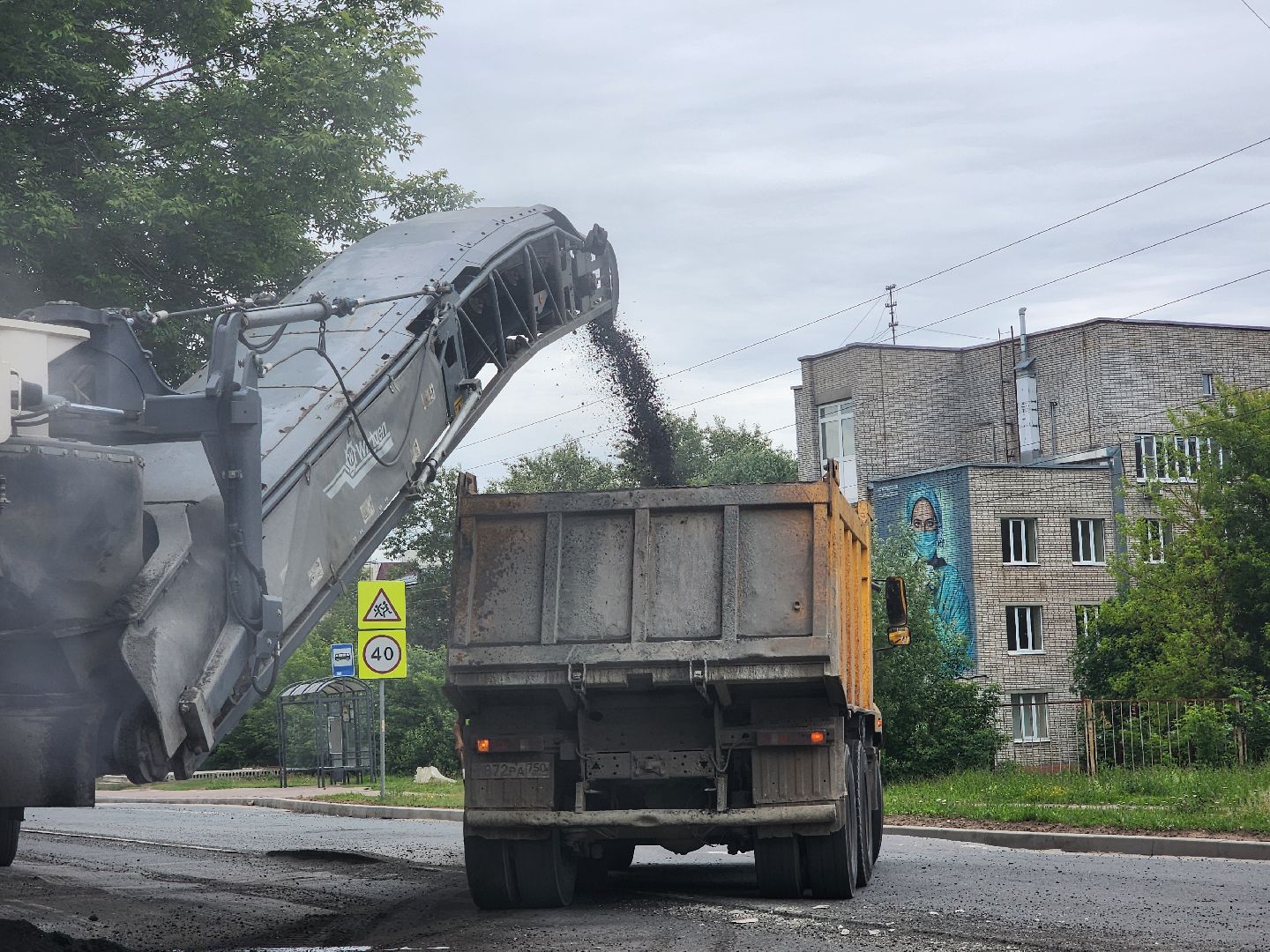 чехов, улица мира, дорожный ремонт, обновление тротуара, проезжая часть, замена покрытия, обустройство парковок, автостоянки, госпрограмма московской области,  развитие дорожного комплекса,