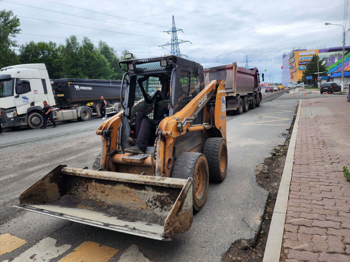 чехов, улица мира, дорожный ремонт, обновление тротуара, проезжая часть, замена покрытия, обустройство парковок, автостоянки, госпрограмма московской области,  развитие дорожного комплекса,