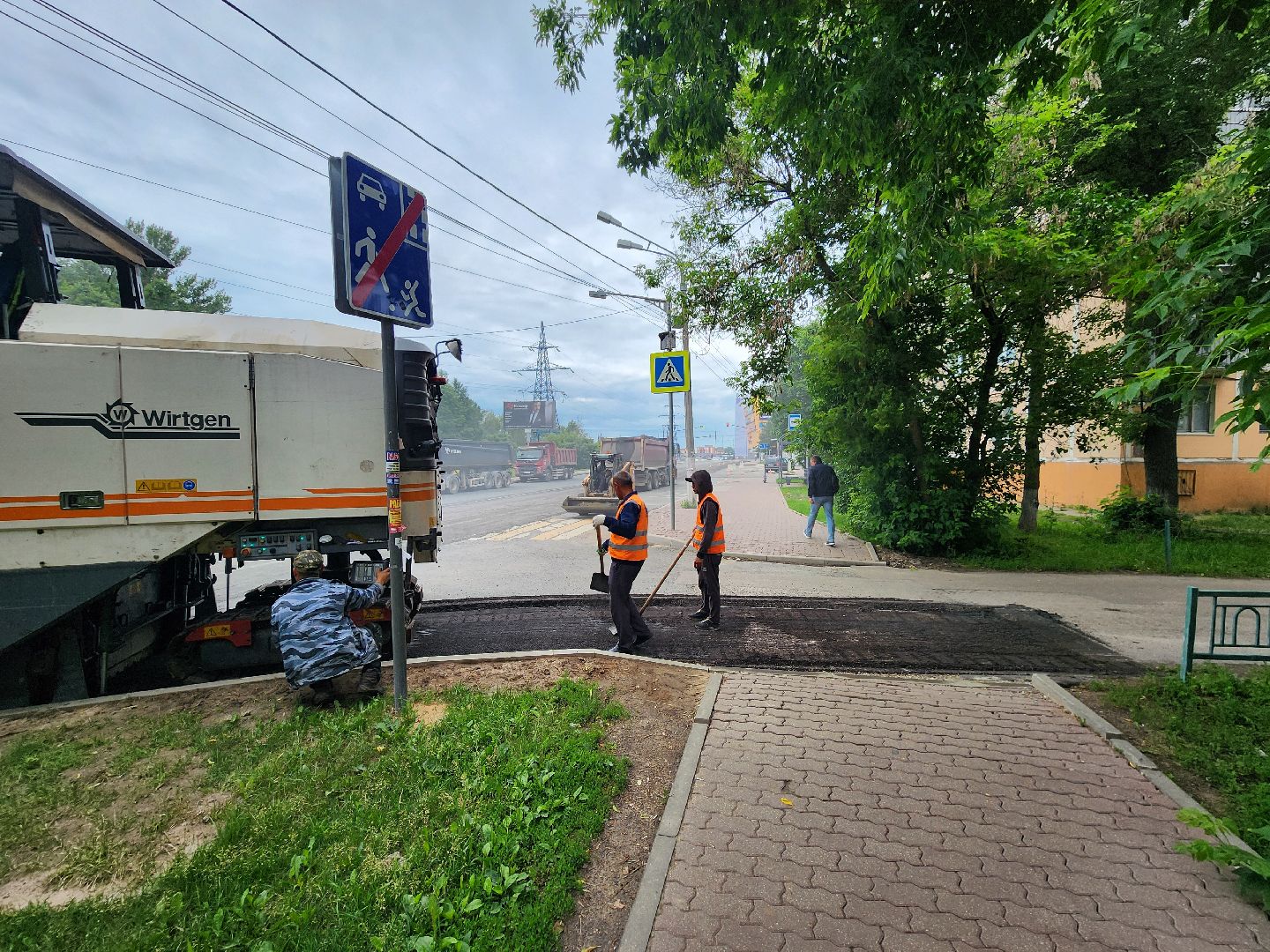 чехов, улица мира, дорожный ремонт, обновление тротуара, проезжая часть, замена покрытия, обустройство парковок, автостоянки, госпрограмма московской области,  развитие дорожного комплекса,