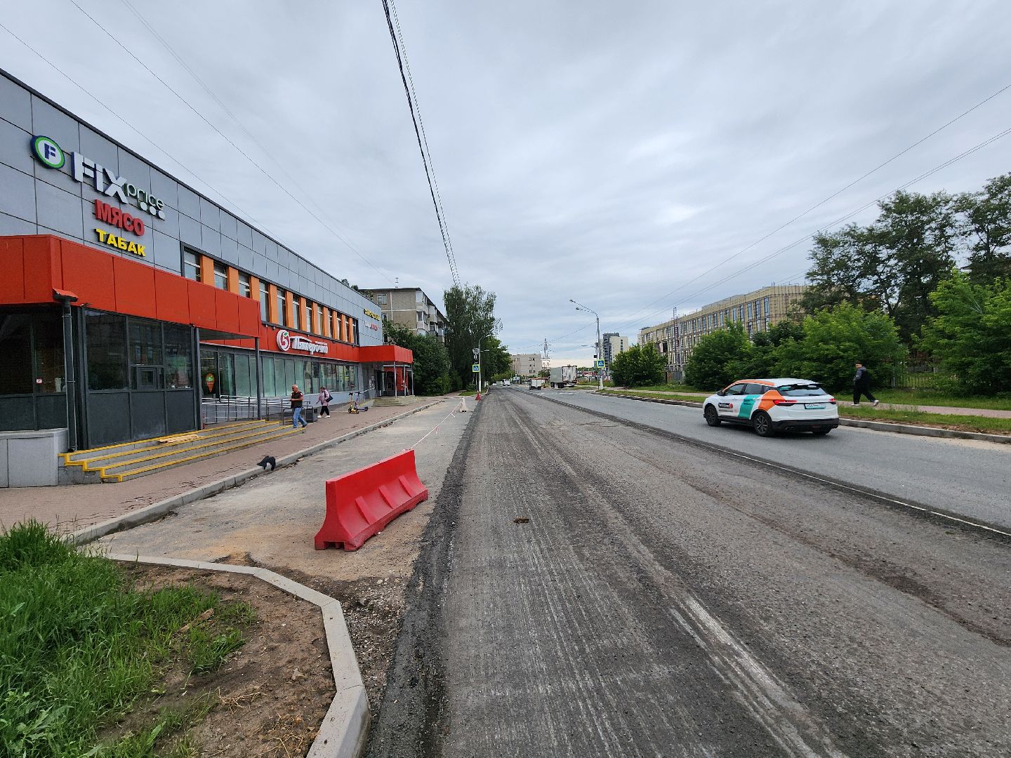 чехов, улица мира, дорожный ремонт, обновление тротуара, проезжая часть, замена покрытия, обустройство парковок, автостоянки, госпрограмма московской области,  развитие дорожного комплекса,