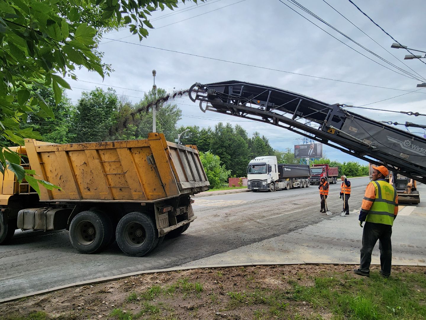 чехов, улица мира, дорожный ремонт, обновление тротуара, проезжая часть, замена покрытия, обустройство парковок, автостоянки, госпрограмма московской области,  развитие дорожного комплекса,